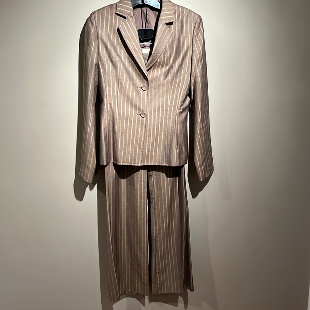Express bronze and gold colored suit.